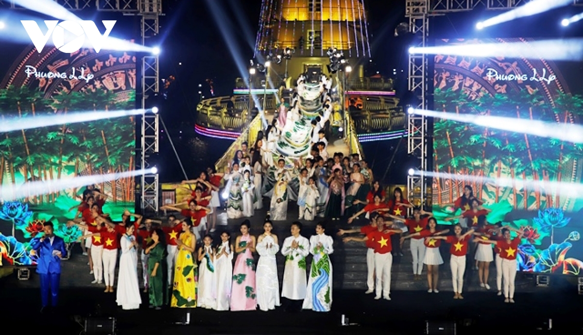 Three Guinness records for Vietnamese long dress